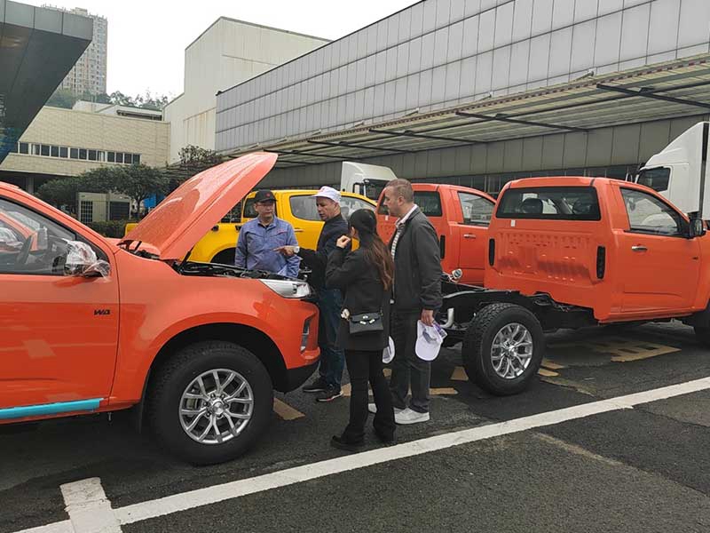 Azerbaijan customers visit Qingling factory to deepen cooperation