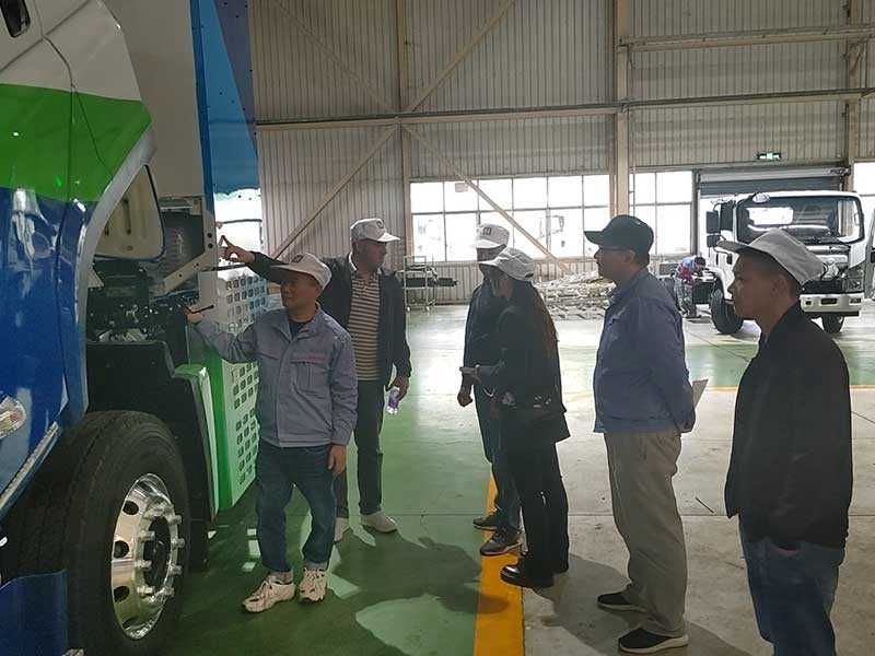 Azerbaijan customers visit Qingling factory to deepen cooperation
