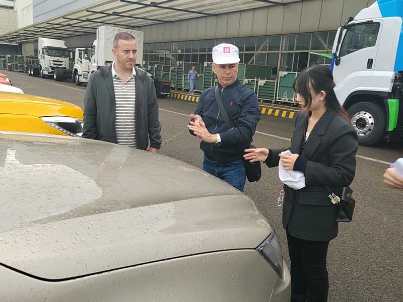Azerbaijan customers visit Qingling factory to deepen cooperation