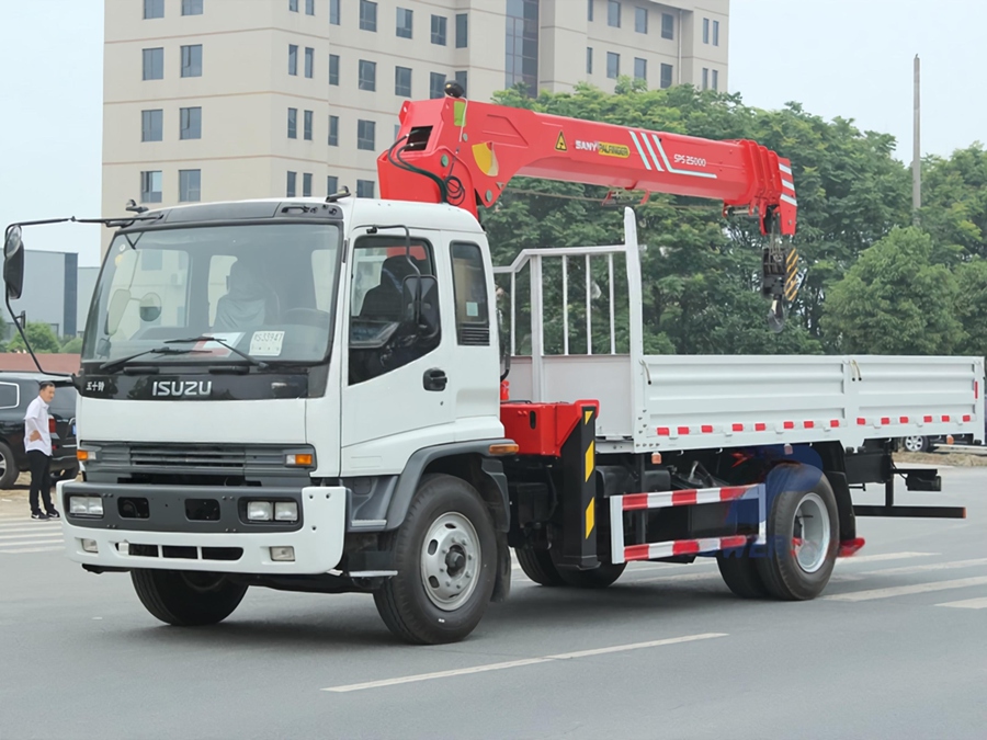 Azerbaijan Isuzu 10tons Palfinger crane mounted truck
