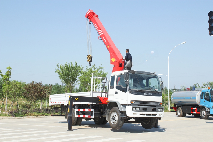 Azerbaijan Isuzu 10tons Palfinger crane mounted truck