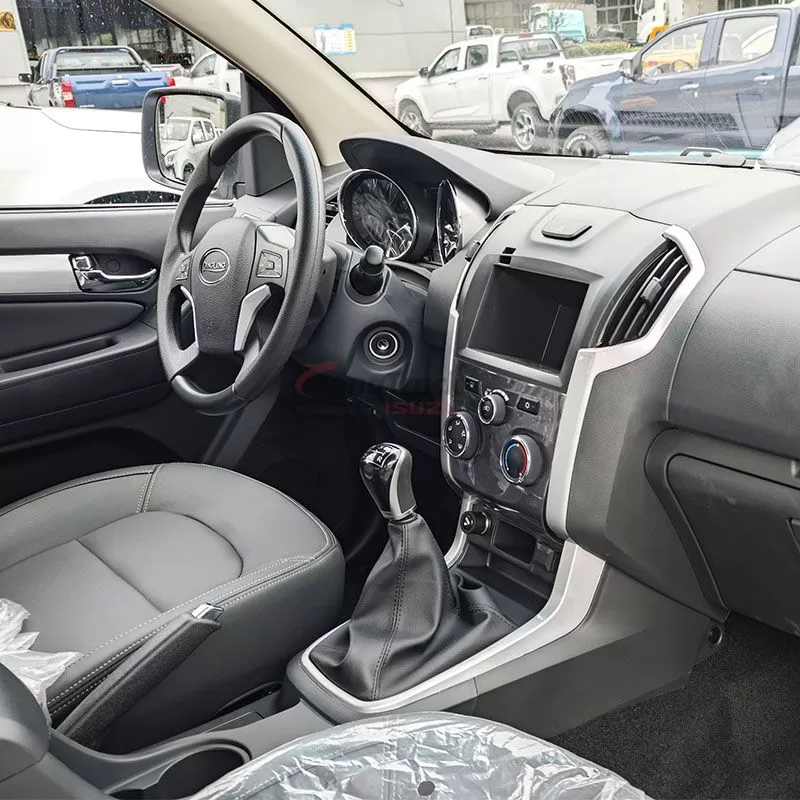 Powerful Isuzu Taga T28 Pickup for Sale with 3.0T Diesel Engine
