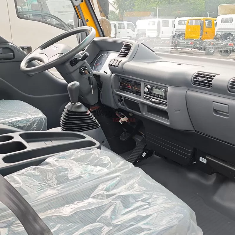 Best Selling New Light Commercial Vehicle Top Quality Cabin Chassis Diesel Fuel 4x2 Drive Wheel Left Steering
