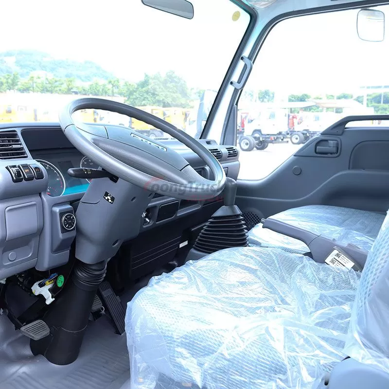 Hot Sale Isuzu 100p 2-5t 4X2 Light Cargo Van Truck with Single Cabin