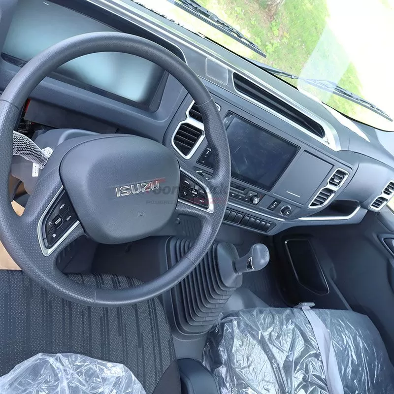 Isuzu M100 Light Truck – Compact Design, Efficient Performance for Urban Delivery & Small Business Logistics