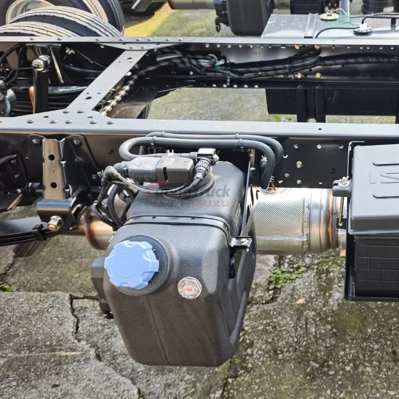100p Nkr 4X2 Diesel Type Chassis Cargo Truck Chassis for Isuzu
