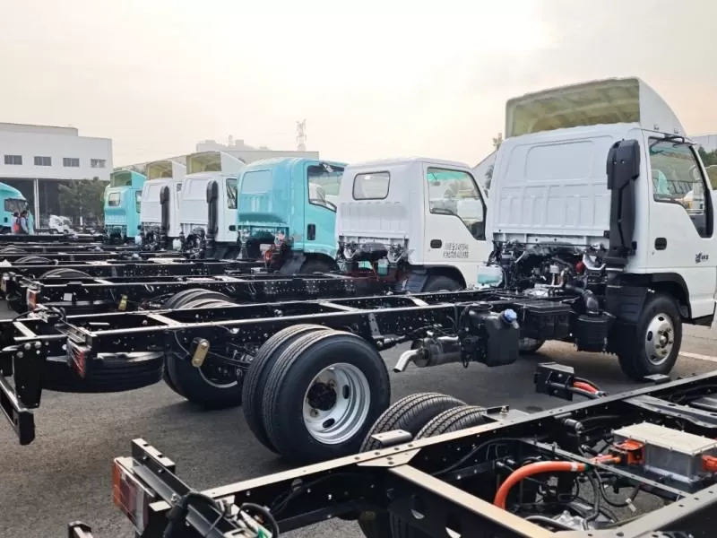 High-Quality Isuzu 100p 130HP 3.6m One Row Truck Chassis