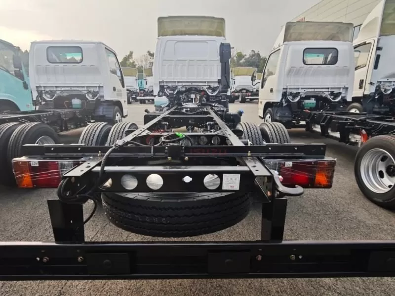 High-Quality Isuzu 100p 130HP 3.6m One Row Truck Chassis