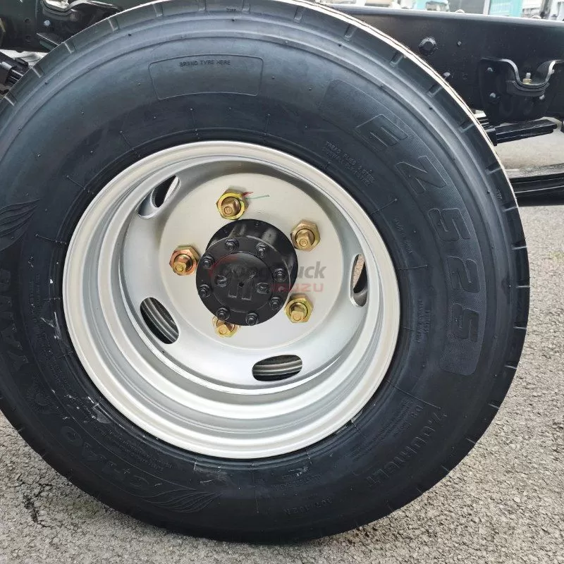 5–10 Ton Payload — Isuzu 100P Truck Chassis