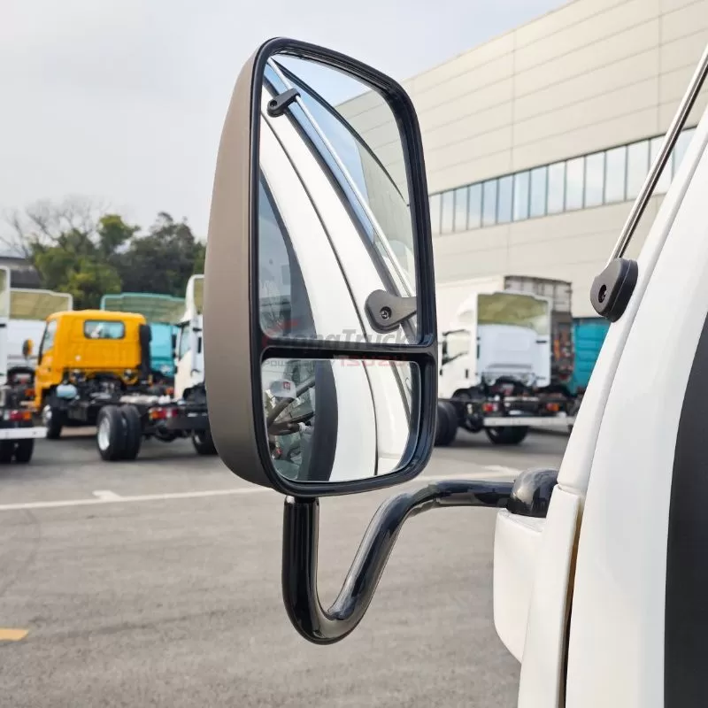 5–10 Ton Payload — Isuzu 100P Truck Chassis