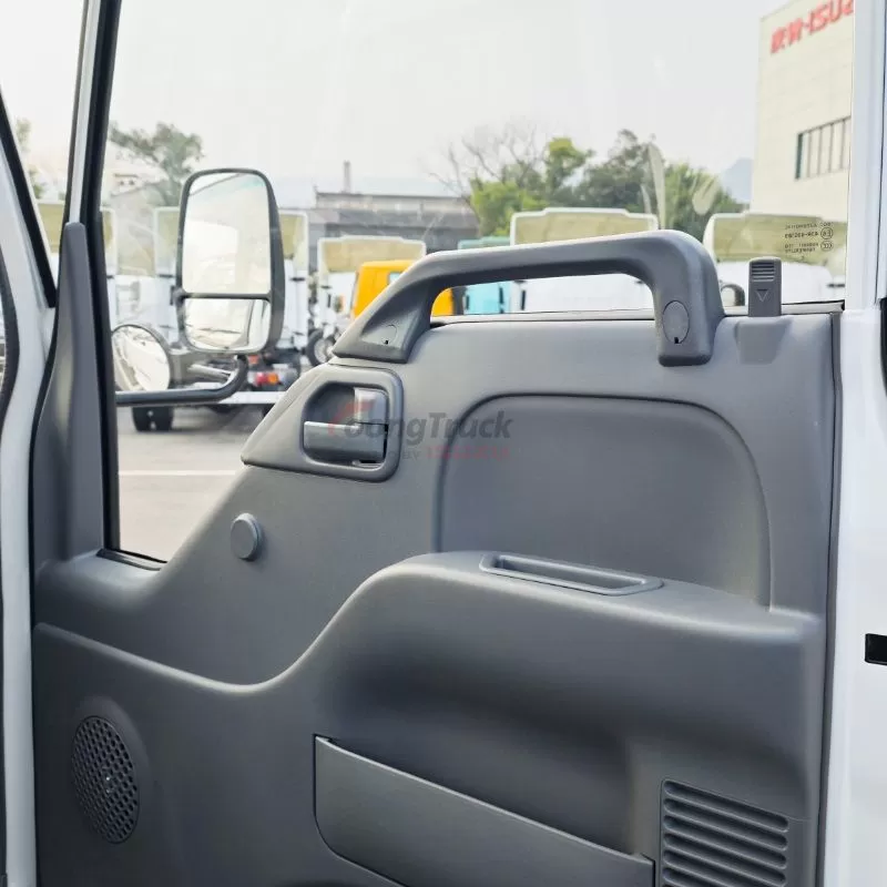 5–10 Ton Payload — Isuzu 100P Truck Chassis