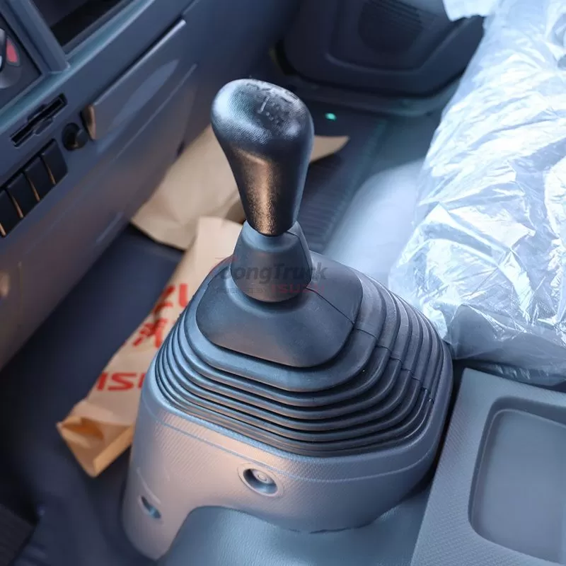 Payload 8.1-11.4T — Isuzu NPR 700P Truck Chassis