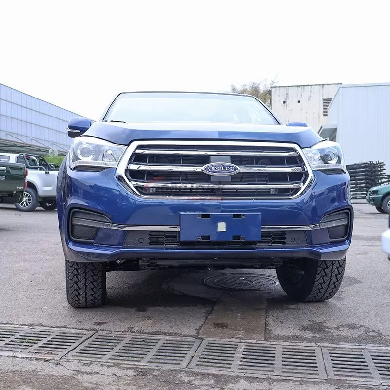 2.2–3.4 Ton Payload — Isuzu pickup truck