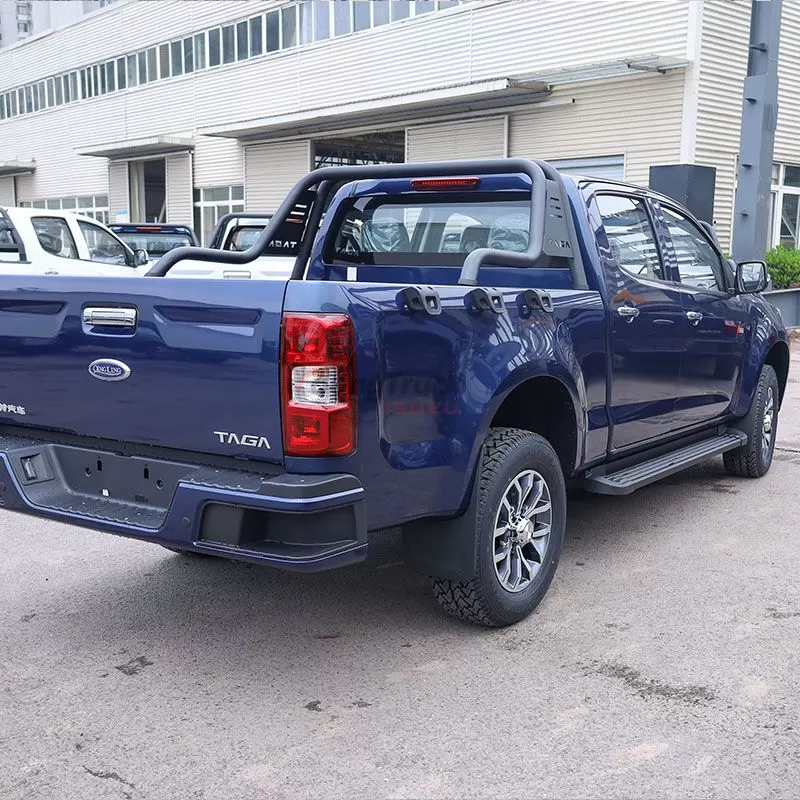 2.2–3.4 Ton Payload — Isuzu pickup truck
