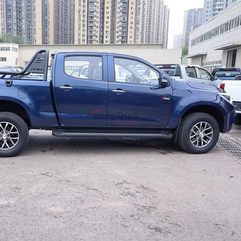 2.2–3.4 Ton Payload — Isuzu pickup truck