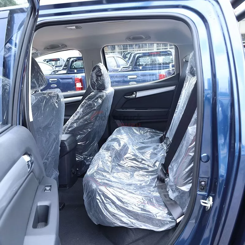 2.2–3.4 Ton Payload — Isuzu pickup truck