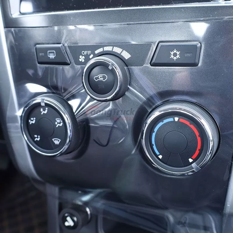 2.2–3.4 Ton Payload — Isuzu pickup truck