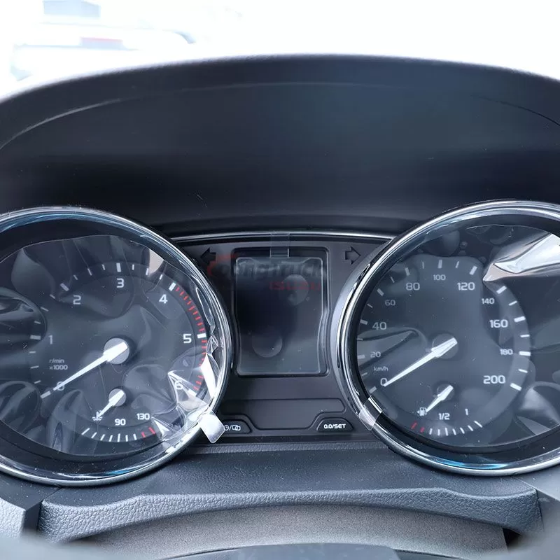 2.2–3.4 Ton Payload — Isuzu pickup truck