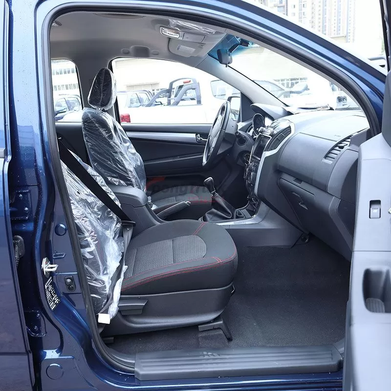 2.2–3.4 Ton Payload — Isuzu pickup truck