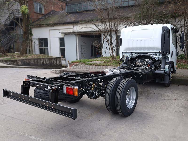 Isuzu 120HP 4×2 Light Truck Chassis for 3-6 Ton Loads