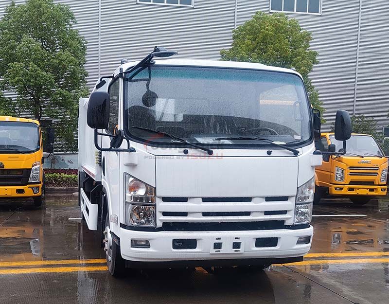 NPR 700P Compressed Garbage Truck: Efficient Waste Collection