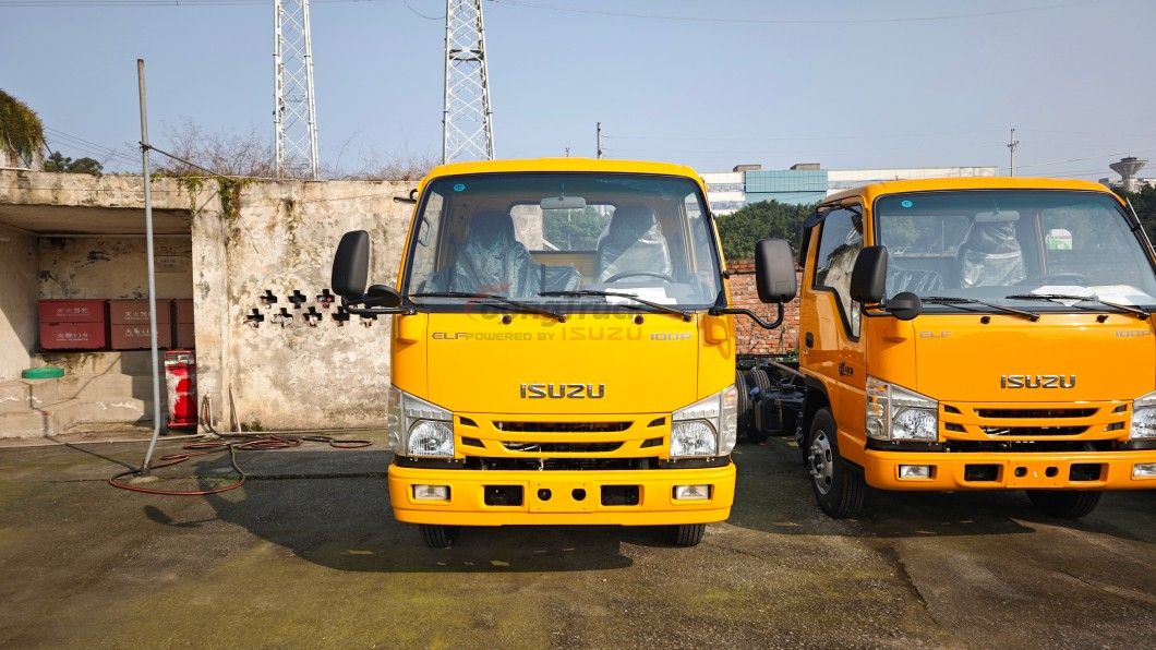 100p Nkr 4X2 Diesel Type Chassis Cargo Truck Chassis for Isuzu