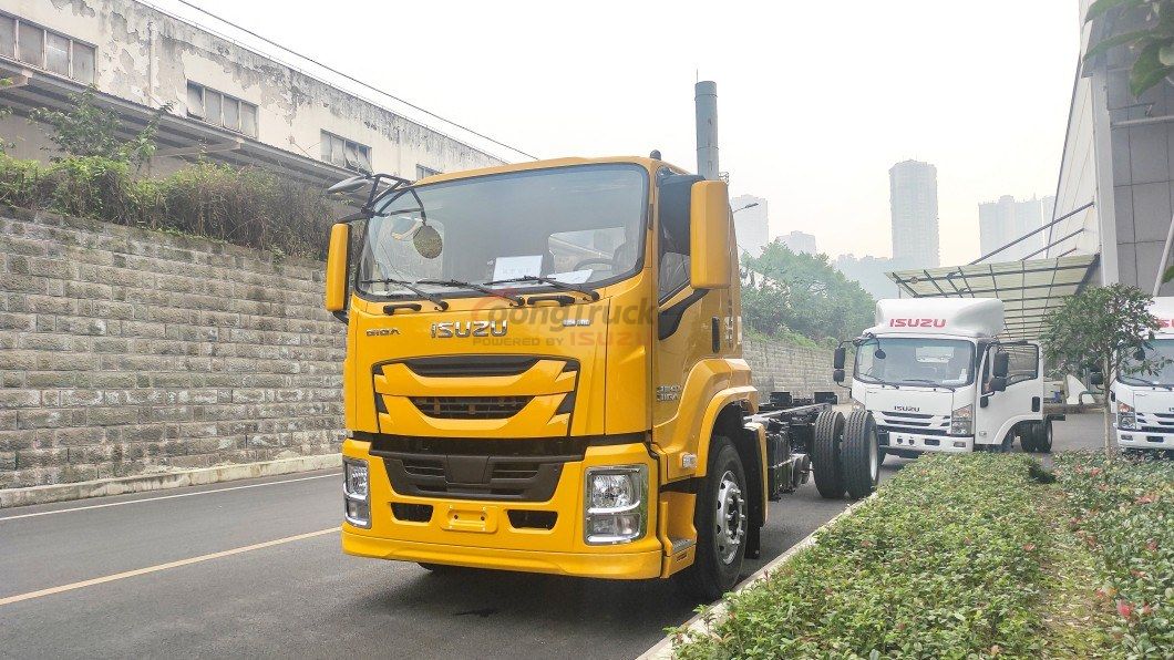 Payload ≥ 18 Tons — Isuzu GIGA / FVR-FVZ Truck Chassis
