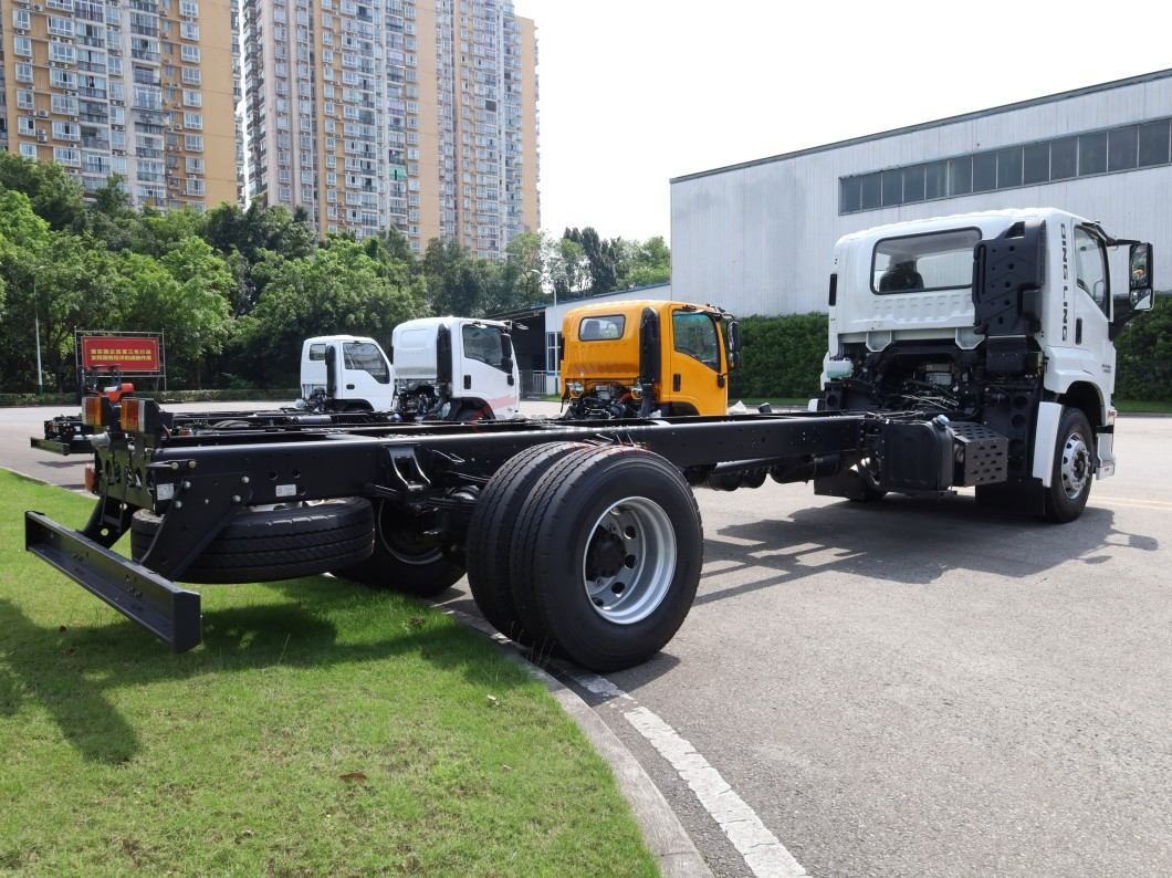 Payload ≥ 18 Tons — Isuzu GIGA / FVR-FVZ Truck Chassis