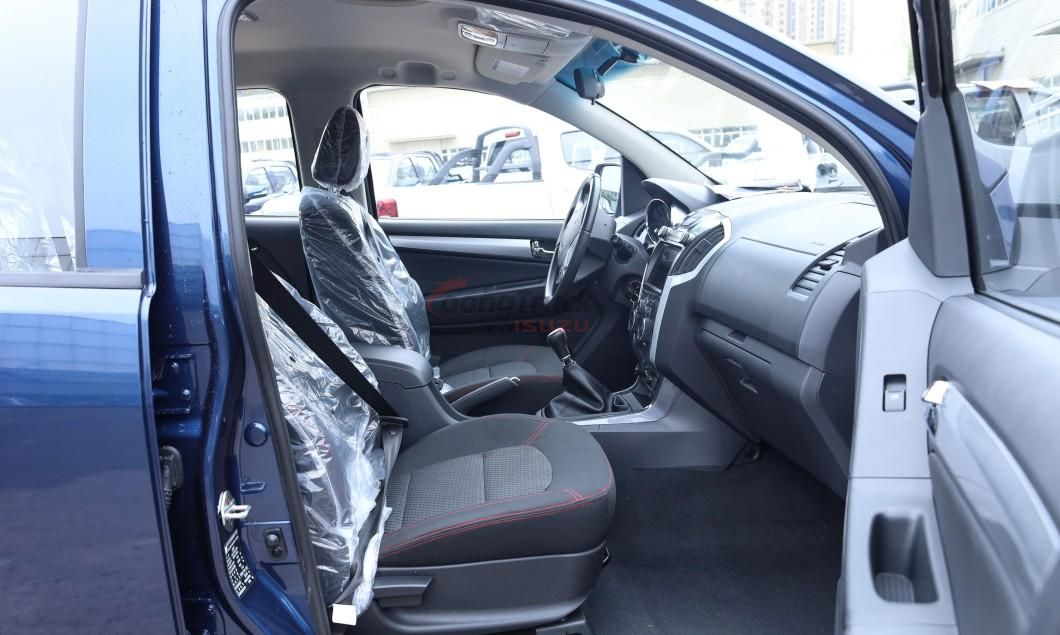 2.2–3.4 Ton Payload — Isuzu pickup truck